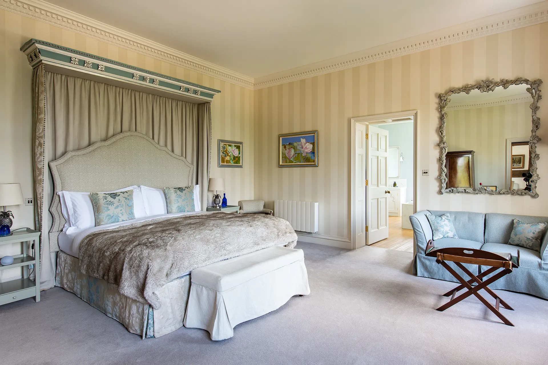 Combermere Abbey salamanca suite bedroom