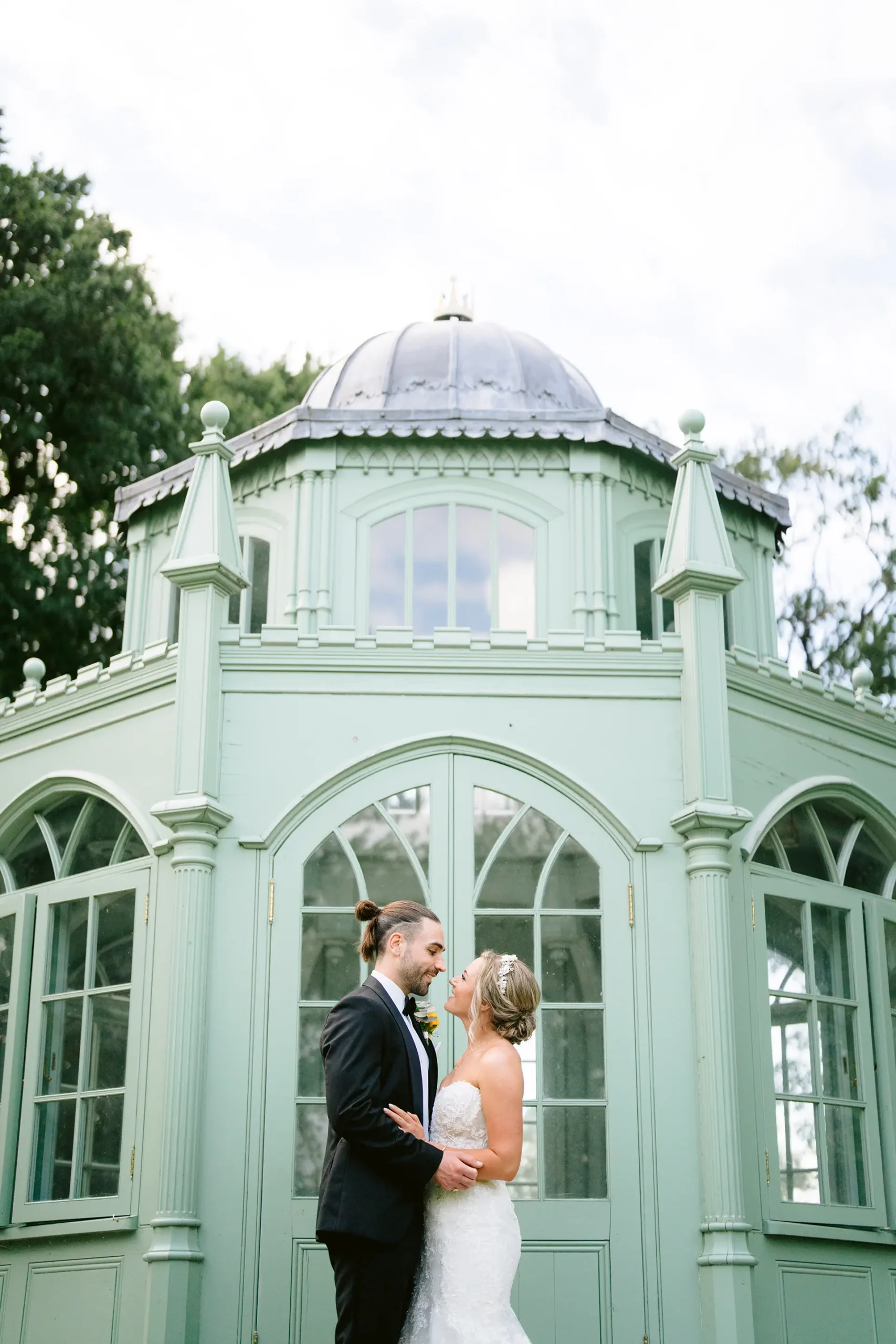 combermere abbey couple pempes pavilion