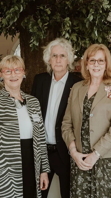 @sarahcallanderbeckett is in the Walled Garden today talking with Mel Sproston who is the Chief Executive of the Cheshire Community Foundation. 🌷

@cheshirecommunityfoundation joined us here at Combermere Abbey for their President’s lunch, and we were very excited to learn all about this wonderful organisation, one of 47 across the UK and dedicated totally to the need in Cheshire. The day, attended by the Lord Lieutenant of Cheshire, Lady Alexis Redmond,  honoured some very special charities and we had a delicious lunch prepared by our event partners @artemisvenueservices .

If you would like to learn more about all the benefits of giving and making a difference, please visit their website.

For more information about our corporate & events packages, please visit our link in bio 🔗

#Cheshire #CombermereAbbey #Charity #CheshireCommunityFoundation #WalledGardens #ArtemisVenueServices
