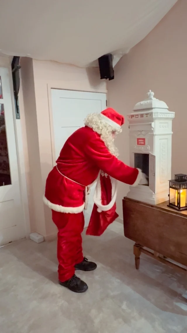 Santa has all your letters and is taking them back to the North Pole! 🎅🏼 A huge thank you to everyone that visited us this weekend as we unlocked the gates this Christmas at Combermere! We hope you had the most magical day! 🌟🎄